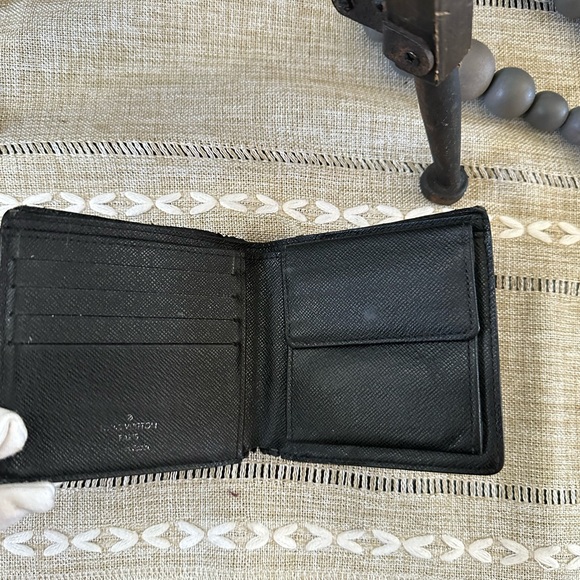 LOUIS VUITTON
Damier Graphite Slender Wallet - Picture 8 of 17